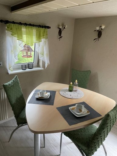 Küche mit Sitzbereich