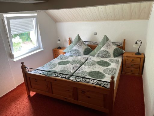 Schlafzimmer 1